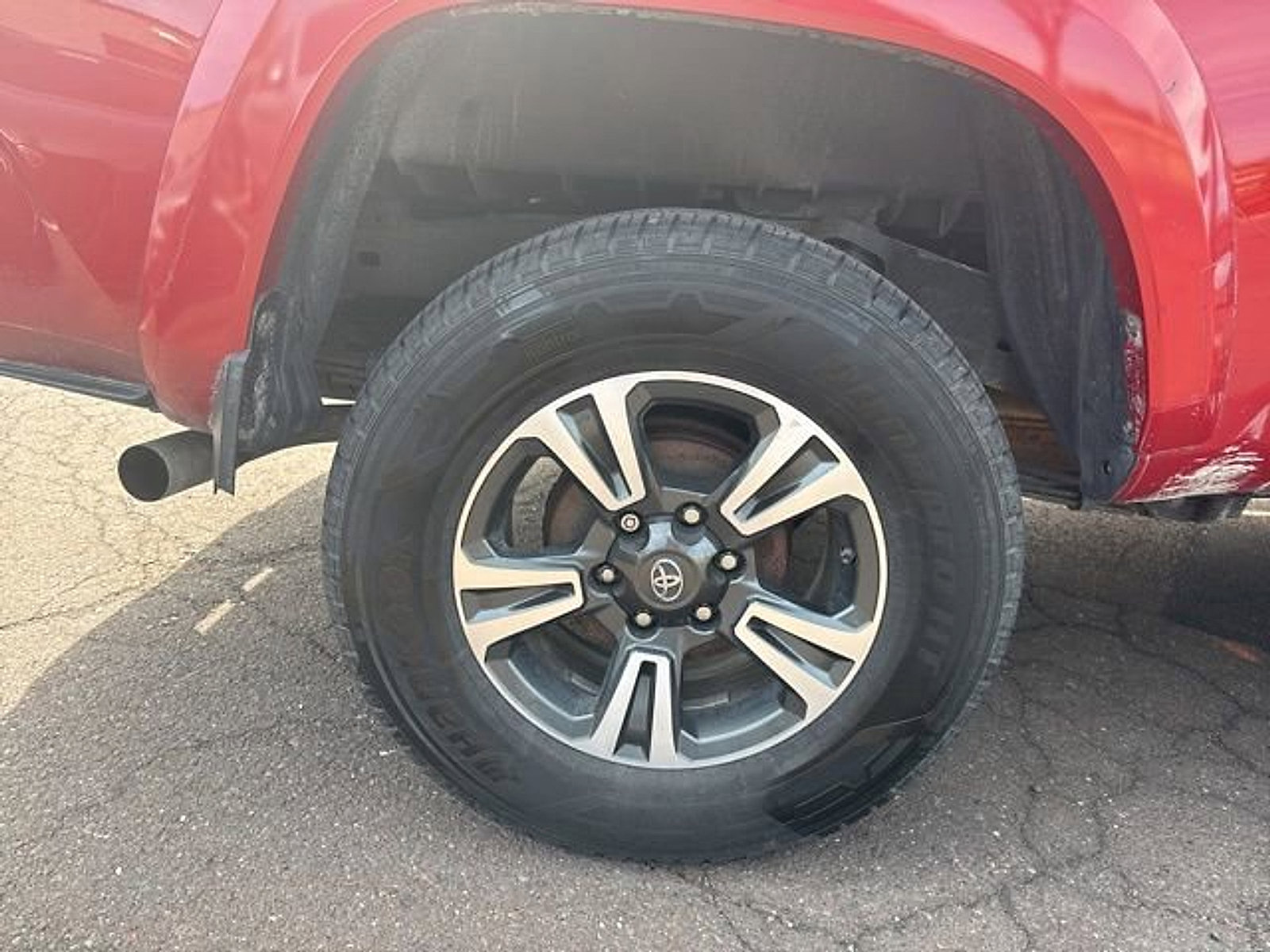 Used 2017 Toyota Tacoma TRD Sport image 11