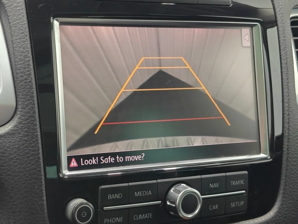 Used 2012 Volkswagen Touareg TDI AWD/4WD image 7