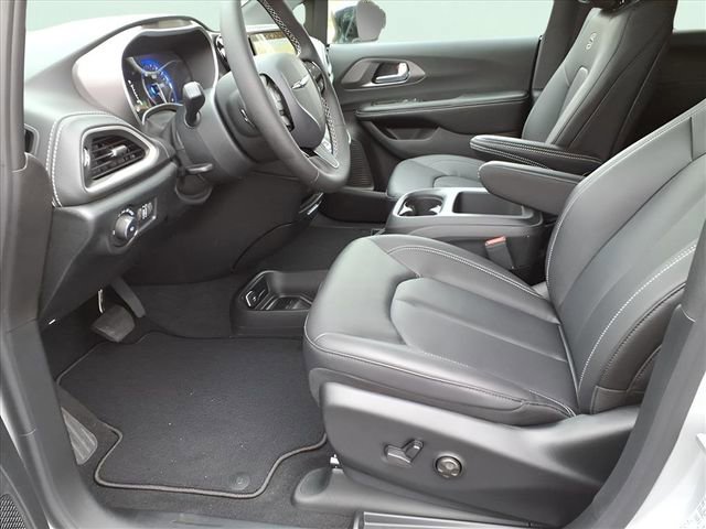 New 2026 Chrysler Pacifica Select image 13