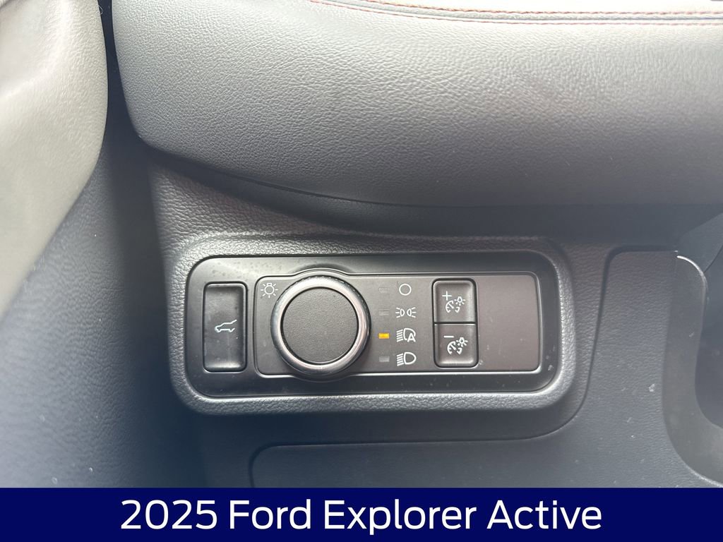 Used 2025 Ford Explorer Active image 25