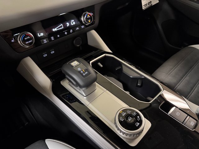 New 2025 Mitsubishi Outlander SE image 19