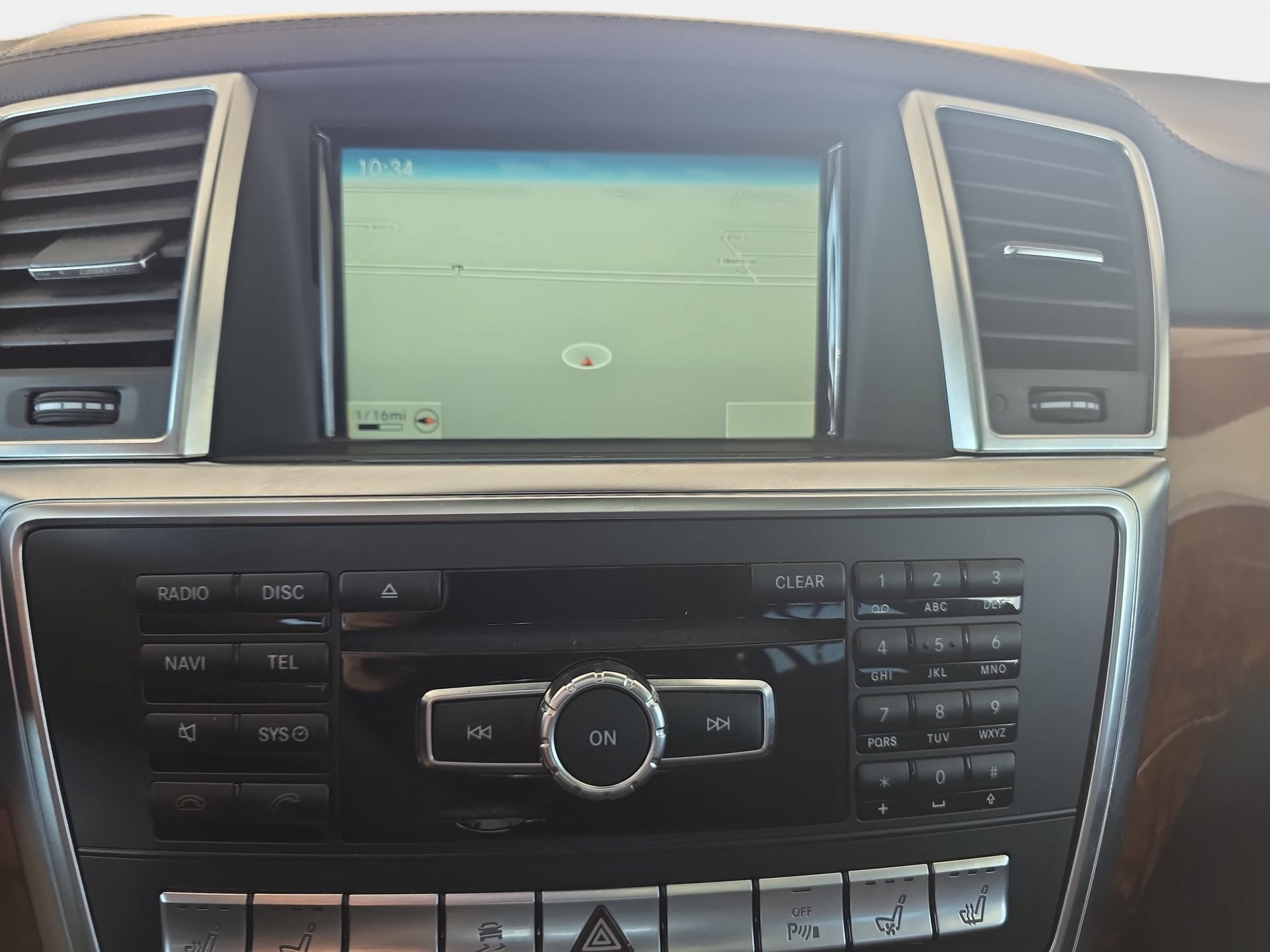 Used 2015 Mercedes-Benz GL 550 4MATIC image 22