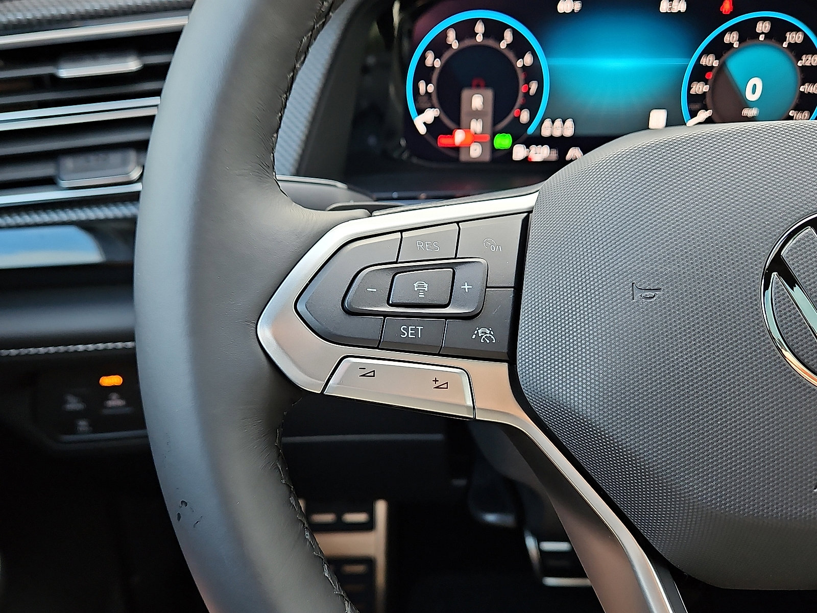 New 2026 Volkswagen Atlas Cross Sport SEL R-Line image 19