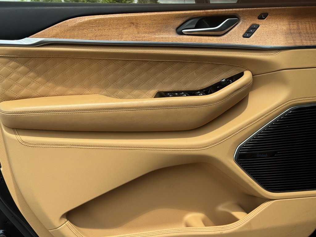 Used 2022 Jeep Grand Cherokee Summit image 25