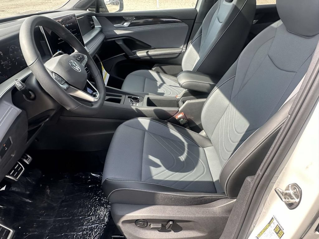 New 2026 Volkswagen Tiguan SE R-Line AWD/4WD image 14