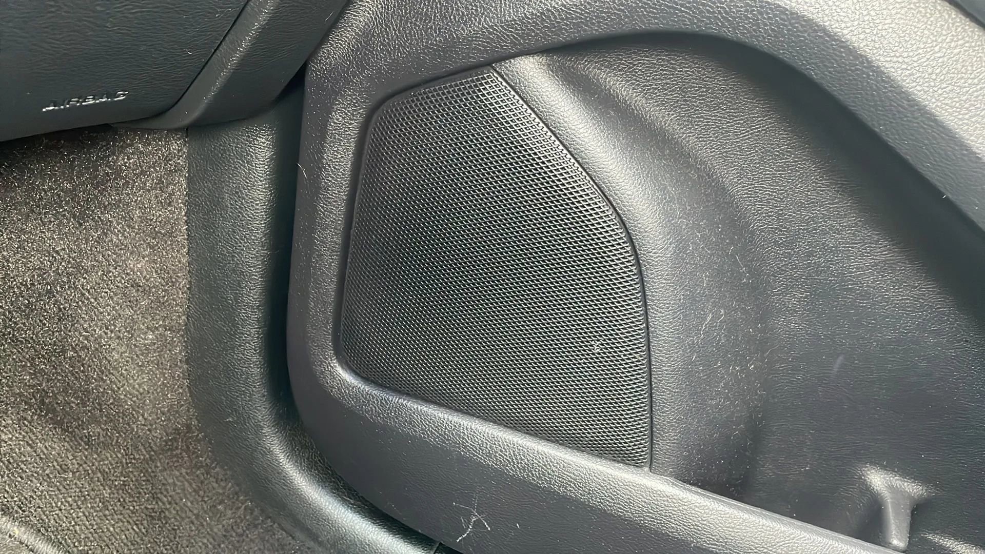 Used 2020 Ford Edge Titanium image 25