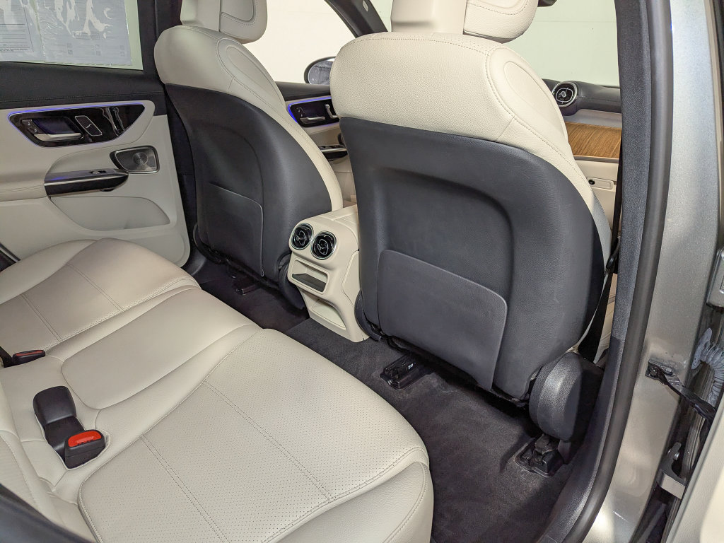 Used 2024 Mercedes-Benz GLC 300 4MATIC image 34