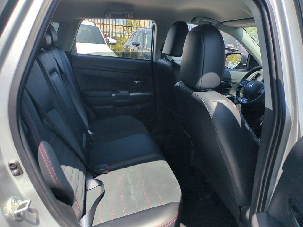 Used 2025 Mitsubishi Outlander Sport SE AWD/4WD image 28