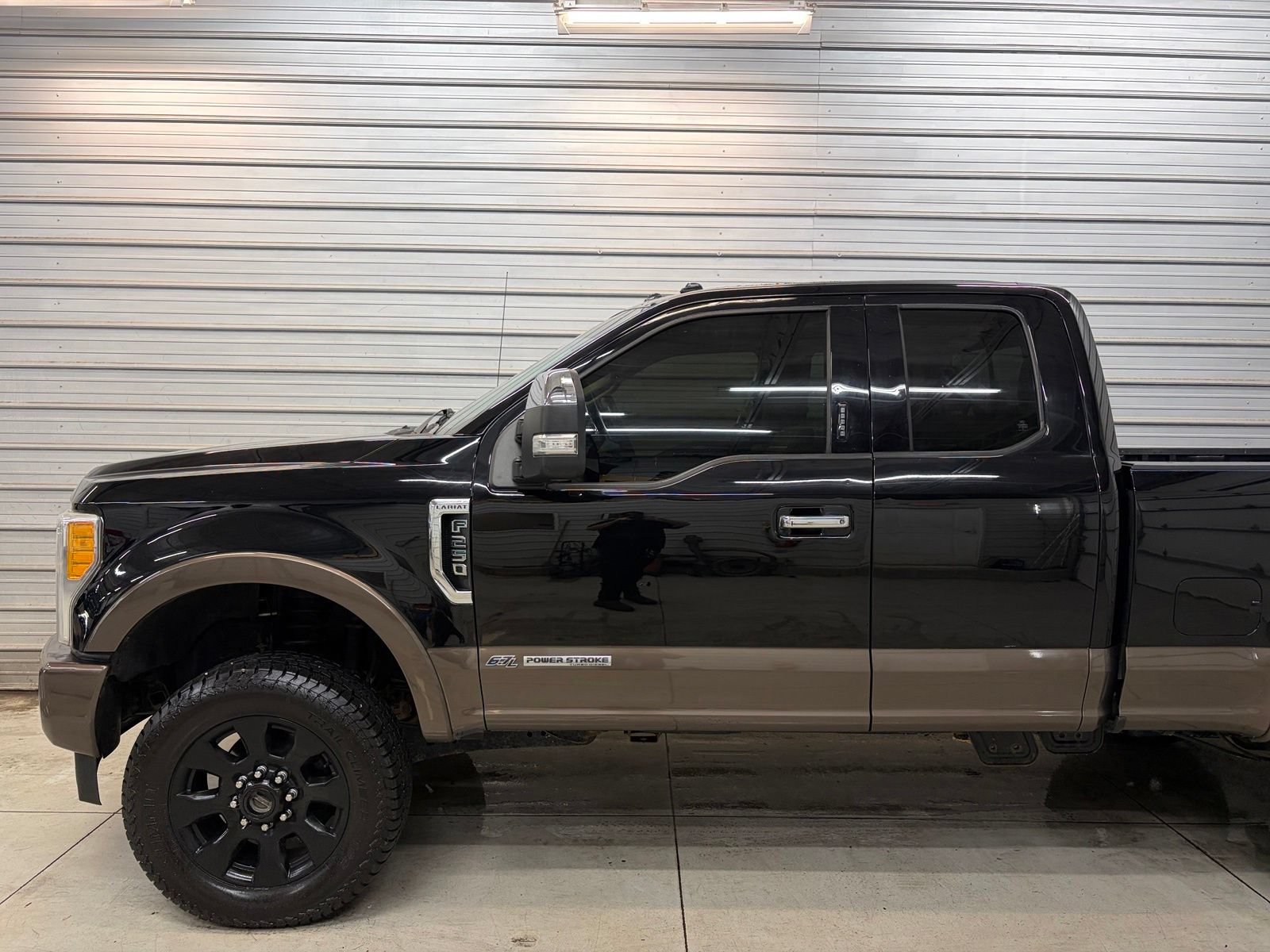 Used 2017 Ford F250 Lariat w/ Chrome Package AWD/4WD image 3
