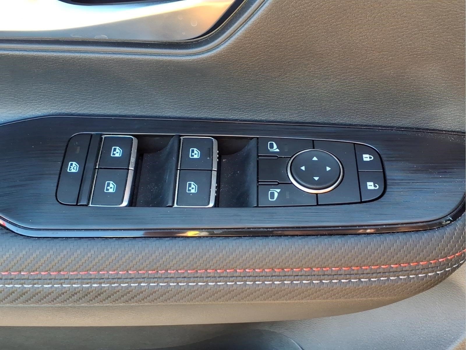 Certified 2025 Nissan Kicks SR FWD image 21