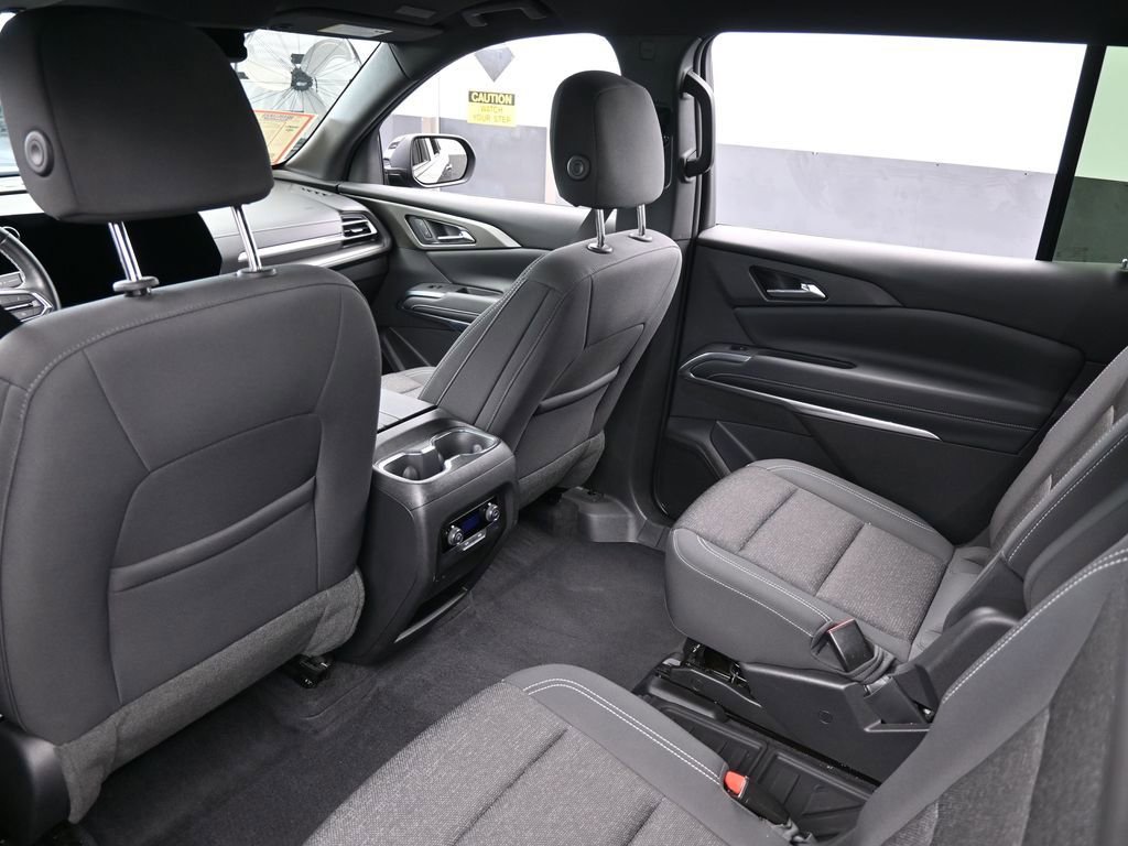 Used 2025 Chevrolet Traverse LT image 34