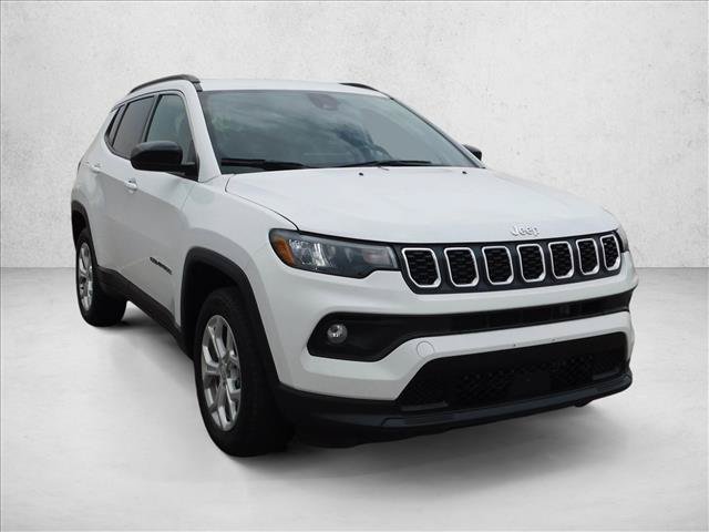 Used 2024 Jeep Compass Latitude AWD/4WD image 5