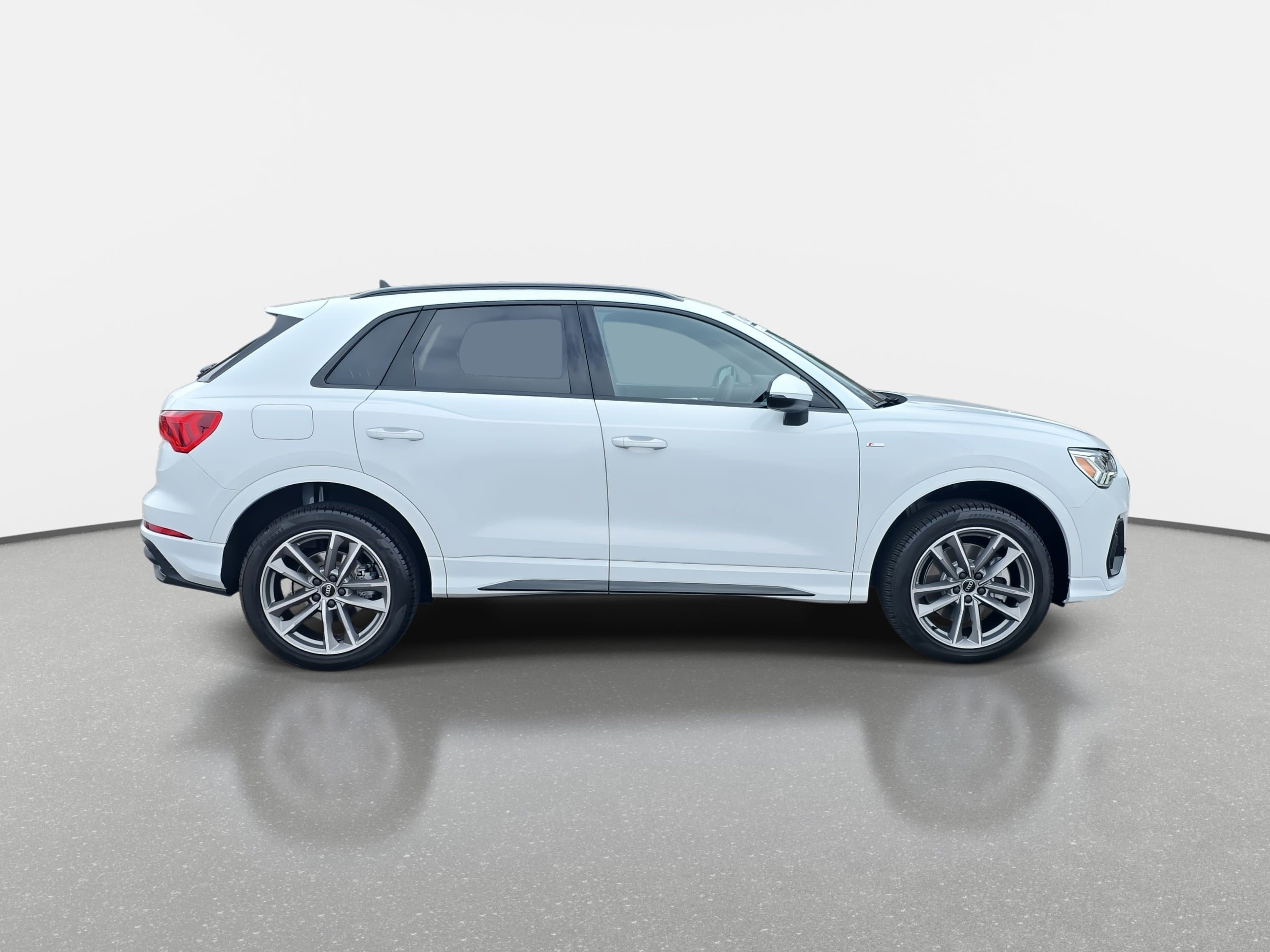 Certified 2025 Audi Q3 2.0T Premium w/ Convenience Package image 4