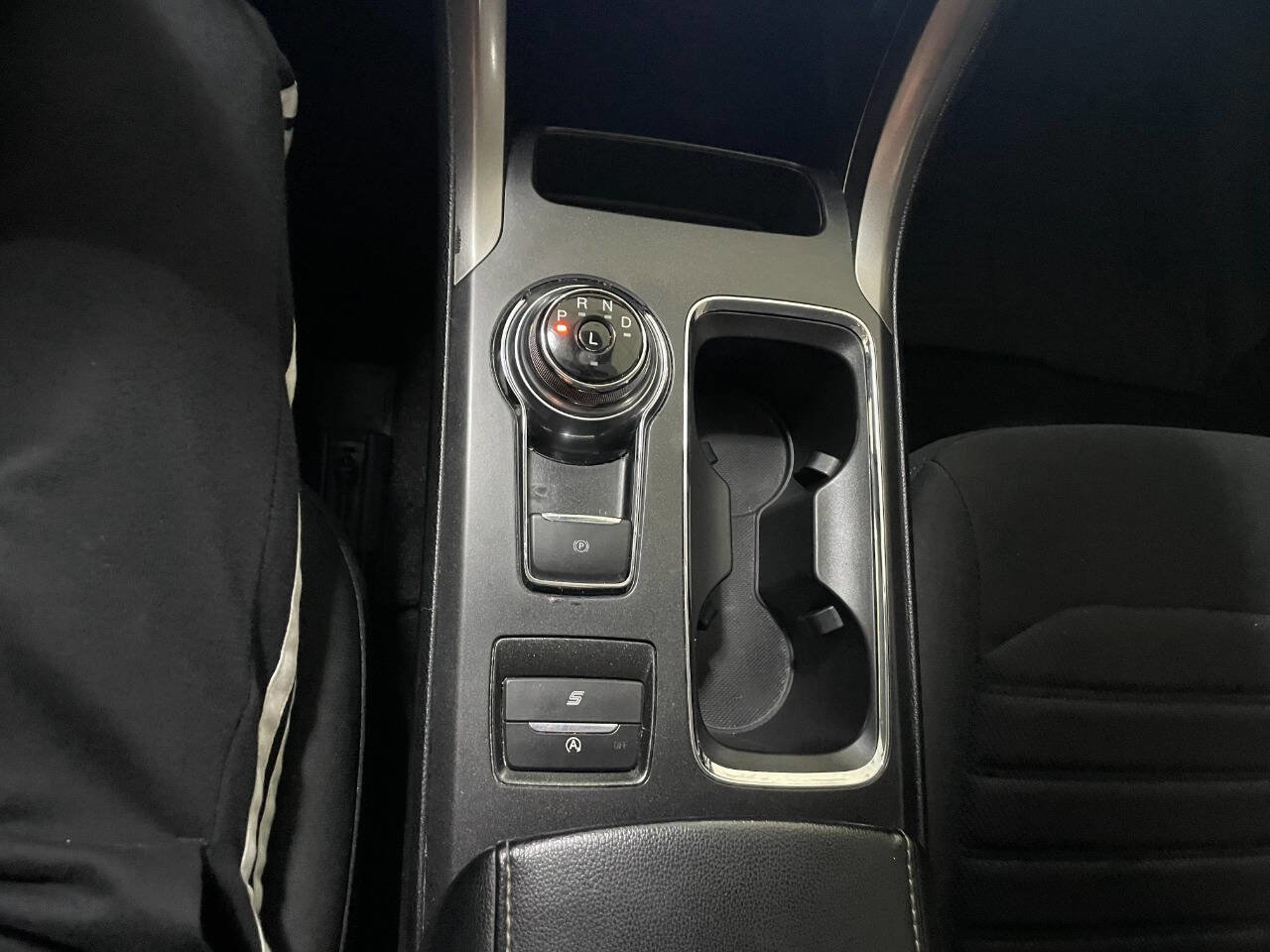 Used 2020 Ford Fusion SE image 35