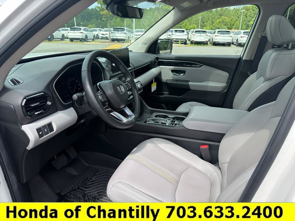 Certified 2025 Honda Pilot Touring image 24