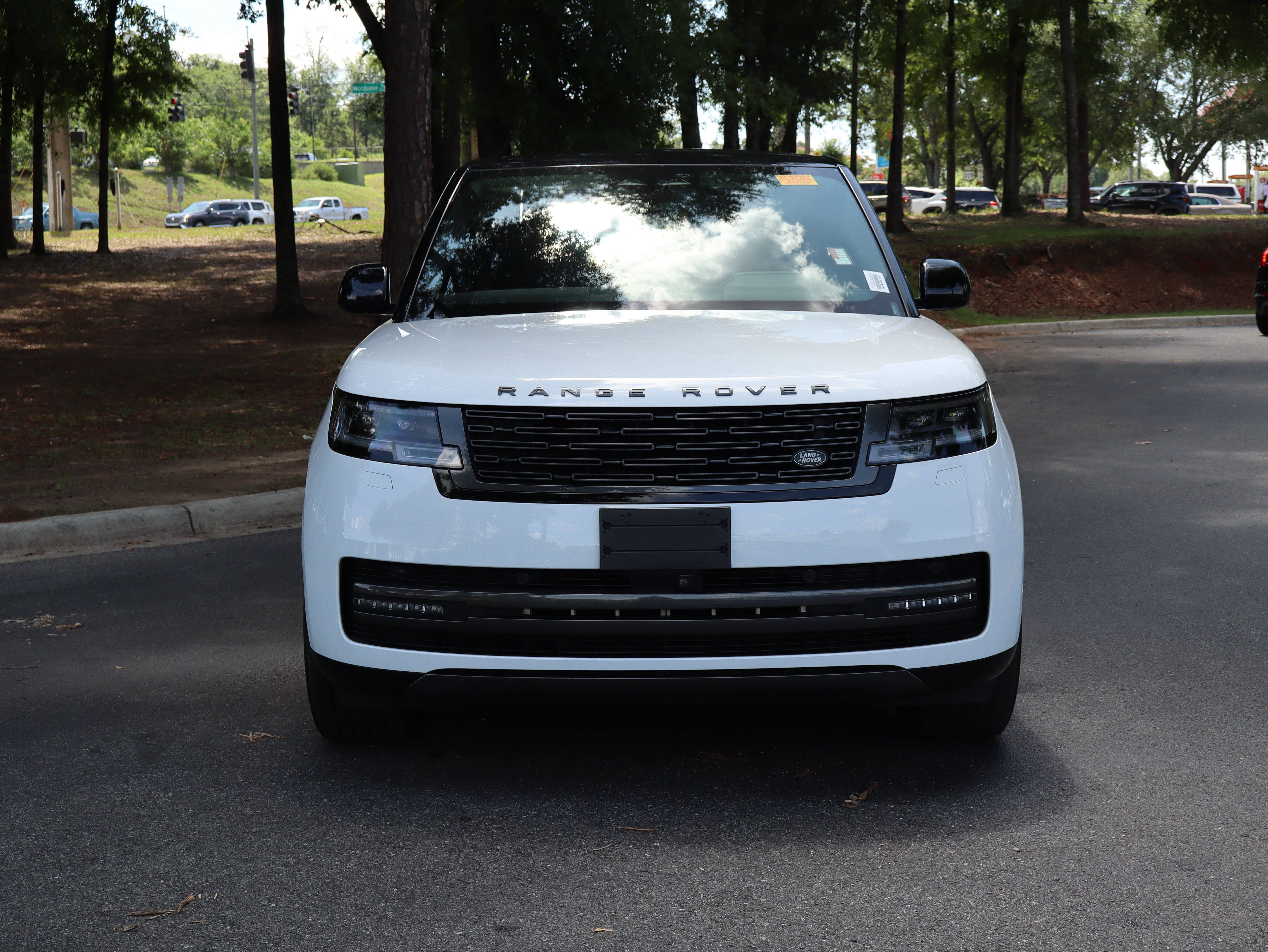 Used 2024 Land Rover Range Rover Long Wheelbase SE AWD/4WD image 3