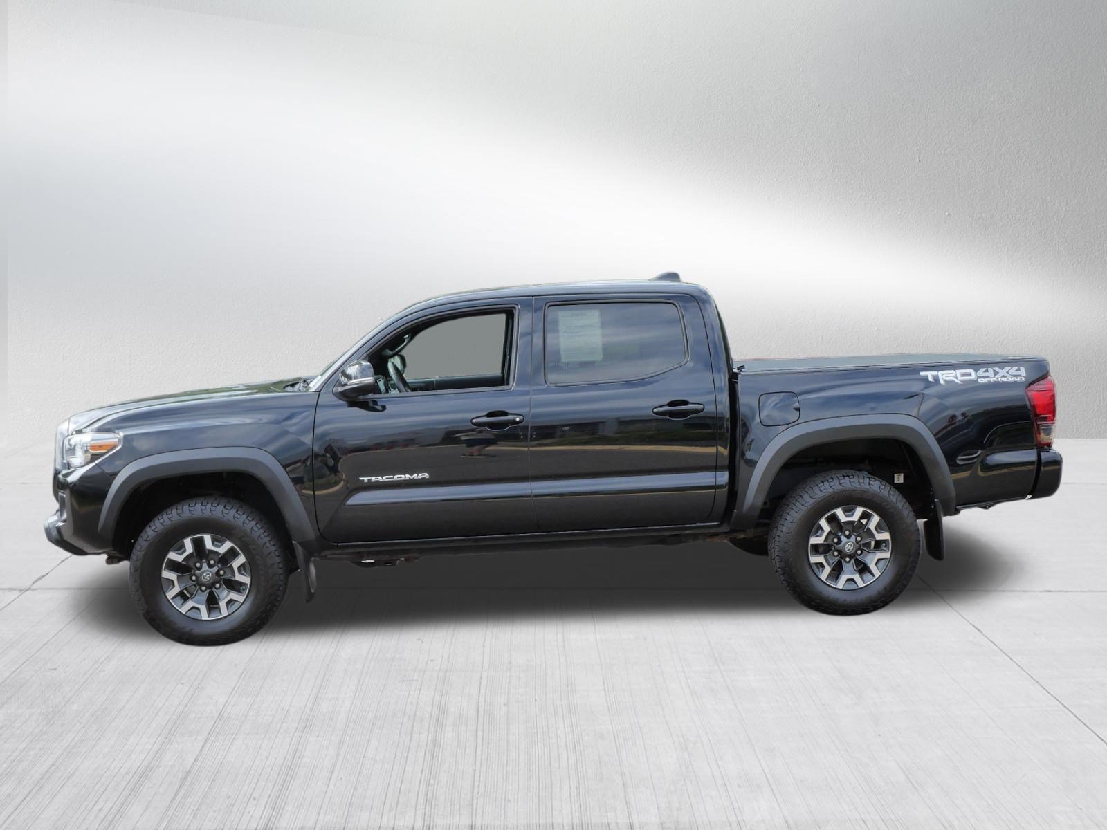Certified 2018 Toyota Tacoma TRD Off-Road AWD/4WD image 4