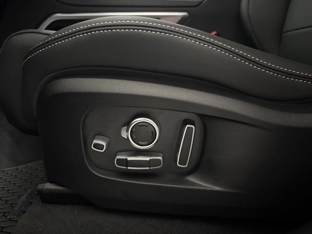 Used 2026 Jaguar F-PACE R-Dynamic S image 13