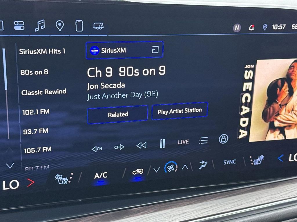 Used 2025 Chevrolet Suburban Z71 image 11