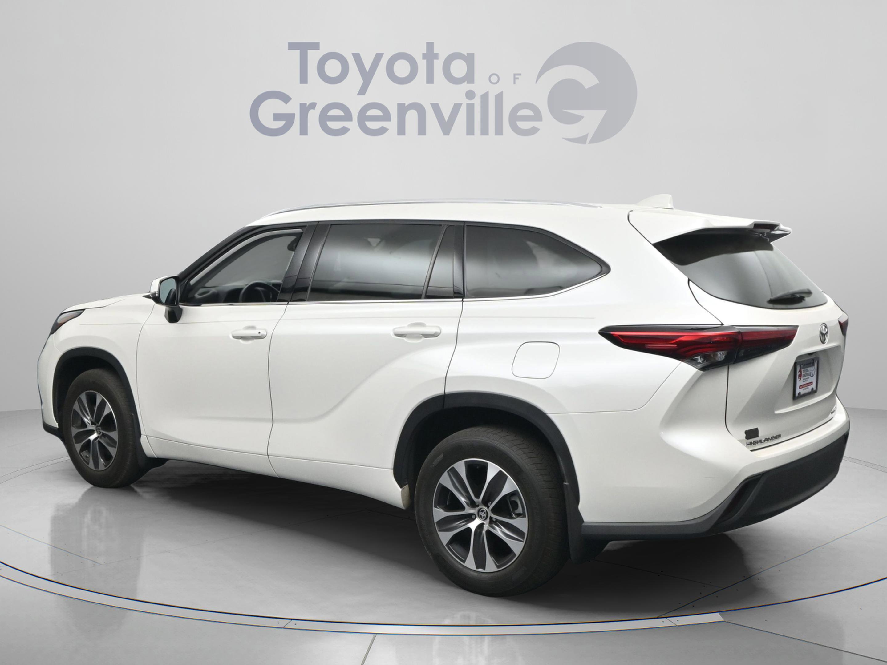 Used 2020 Toyota Highlander XLE AWD/4WD image 7