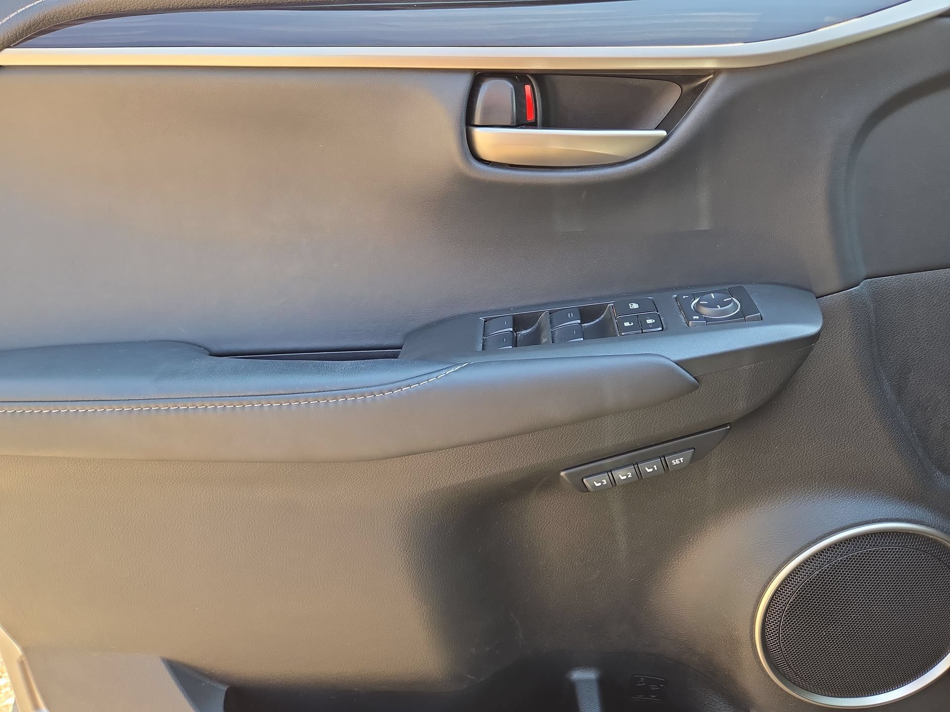 Used 2015 Lexus NX 200t FWD w/ Luxury Package image 15