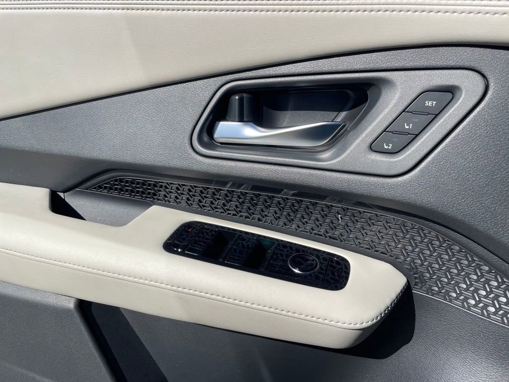 Used 2023 Nissan Ariya ENGAGE e-4ORCE image 11