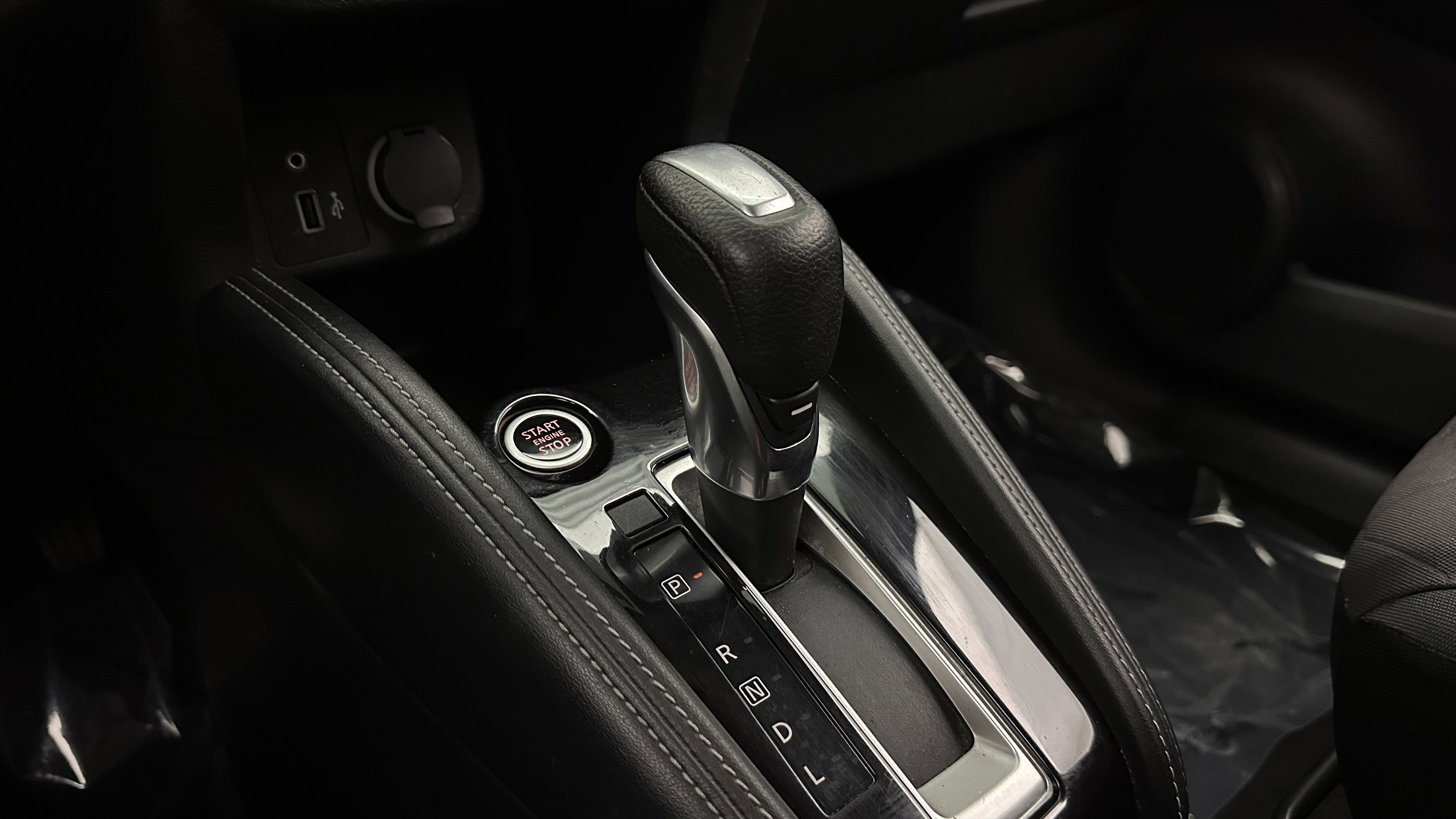 Used 2019 Nissan Kicks SV FWD image 12