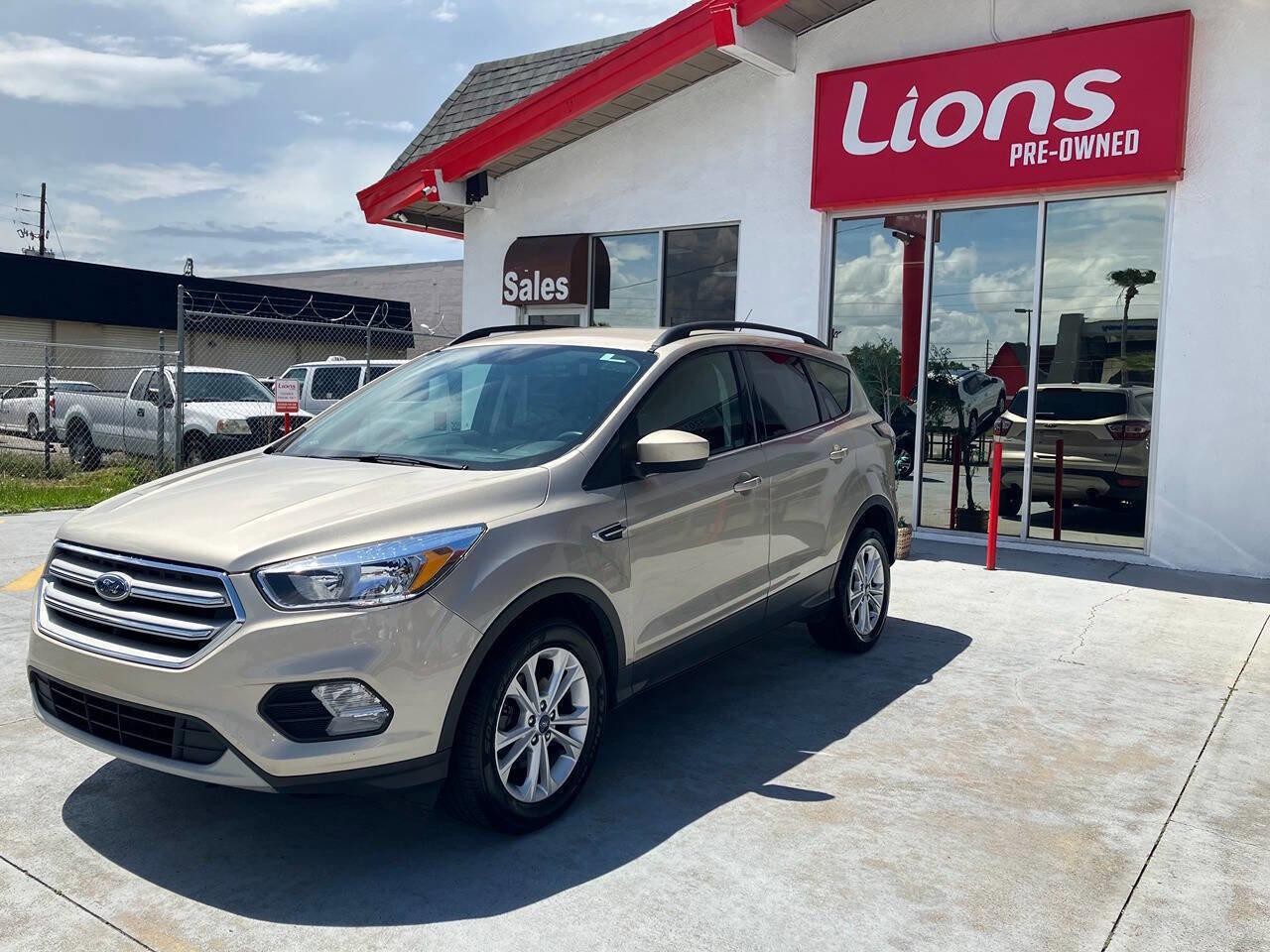 Used 2018 Ford Escape SE image 3