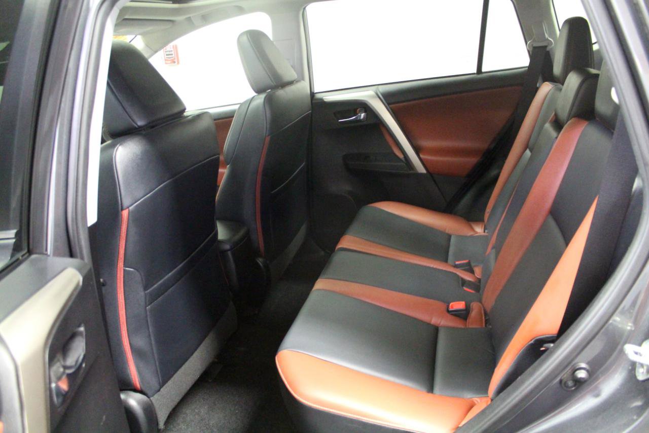 Used 2015 Toyota RAV4 Limited w/ Technology Package image 20