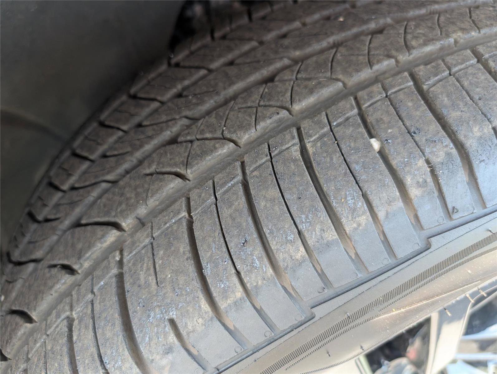 Used 2023 GMC Yukon SLT RWD image 43