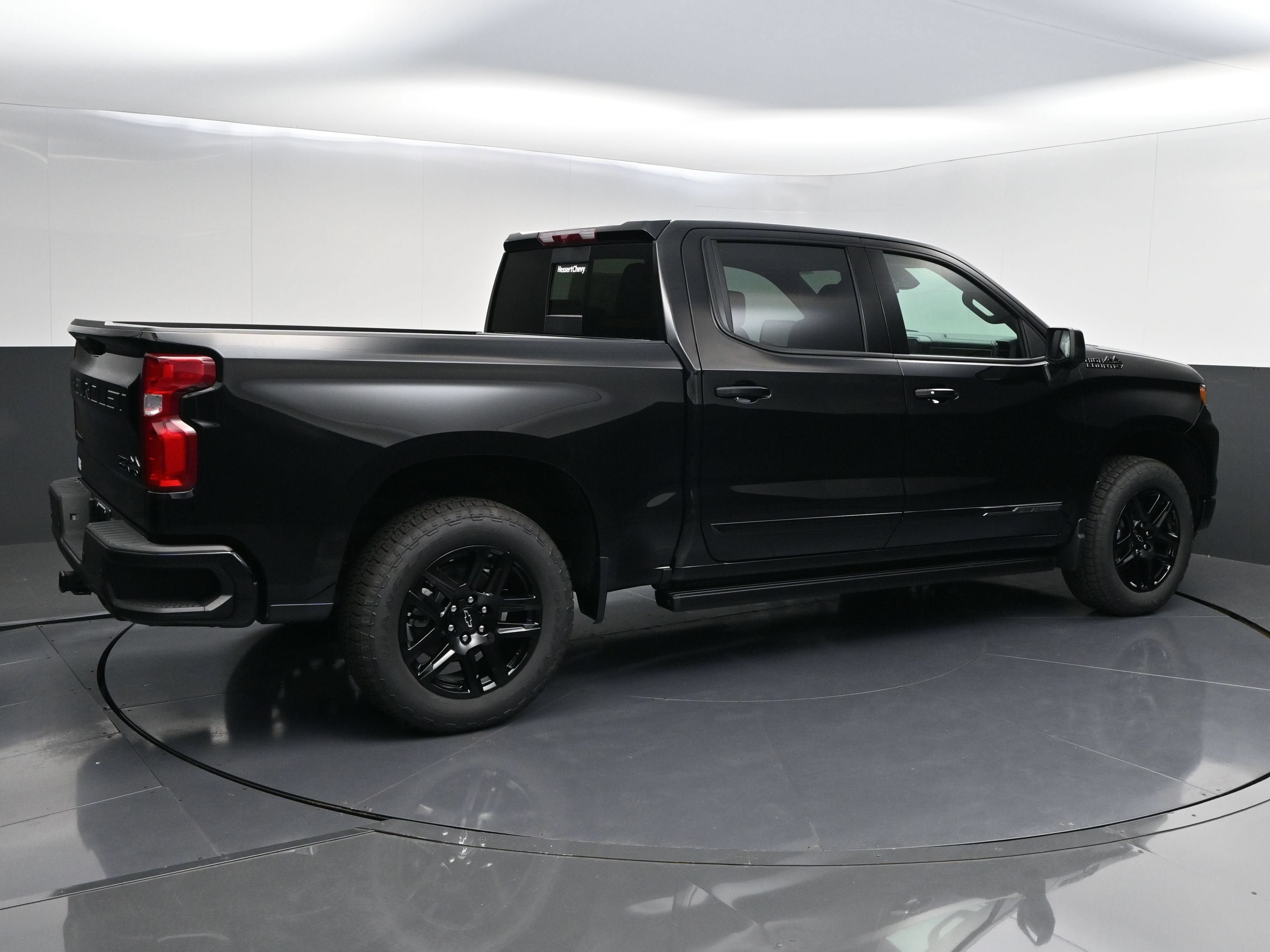 New 2026 Chevrolet Silverado 1500 High Country w/ Midnight Edition AWD/4WD image 8