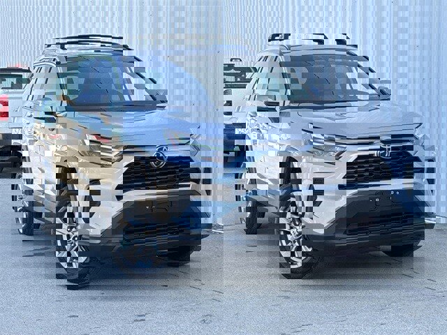 Used 2024 Toyota RAV4 XLE w/ Convenience Package image 2