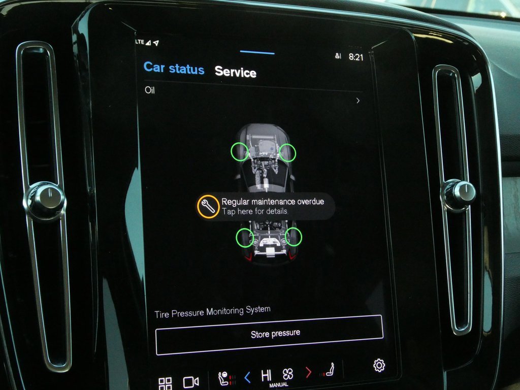 Used 2024 Volvo XC40 B5 Plus image 17