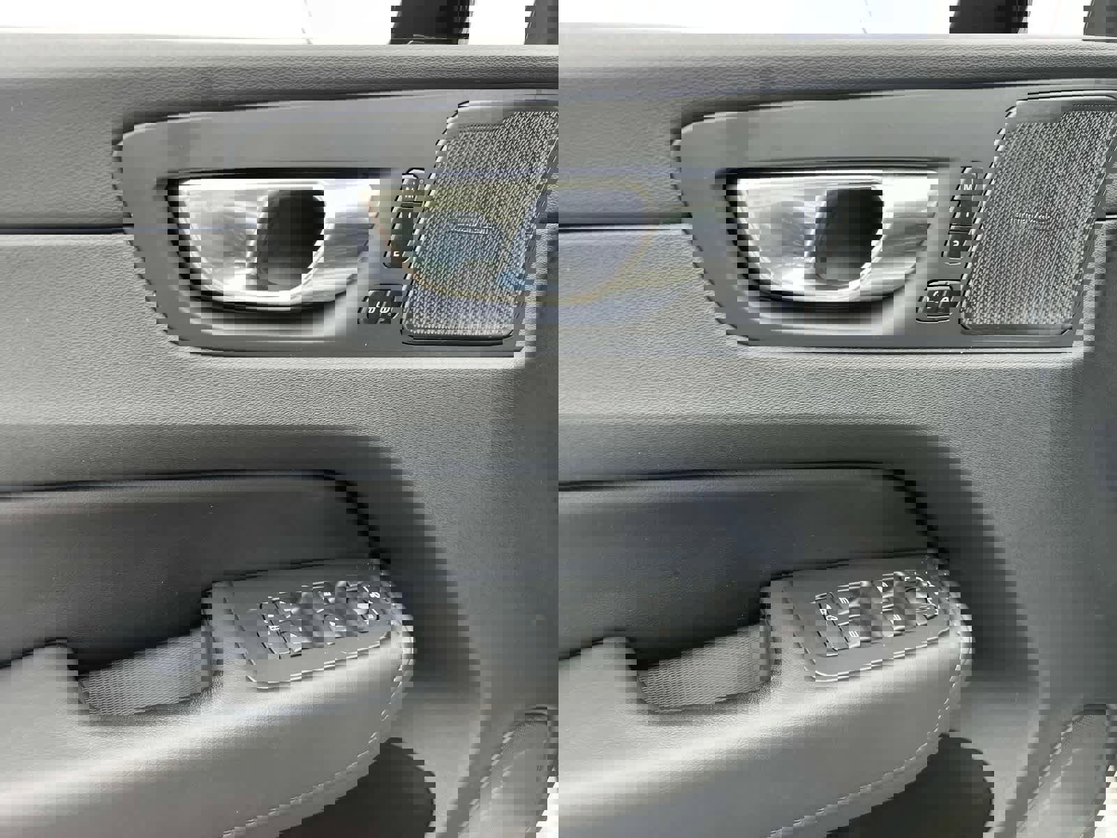 Used 2023 Volvo XC60 B5 Plus w/ Climate Package image 18