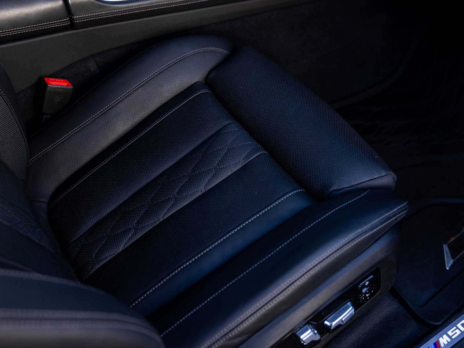 Used 2023 BMW X5 M50i w/ Climate Comfort Package image 35