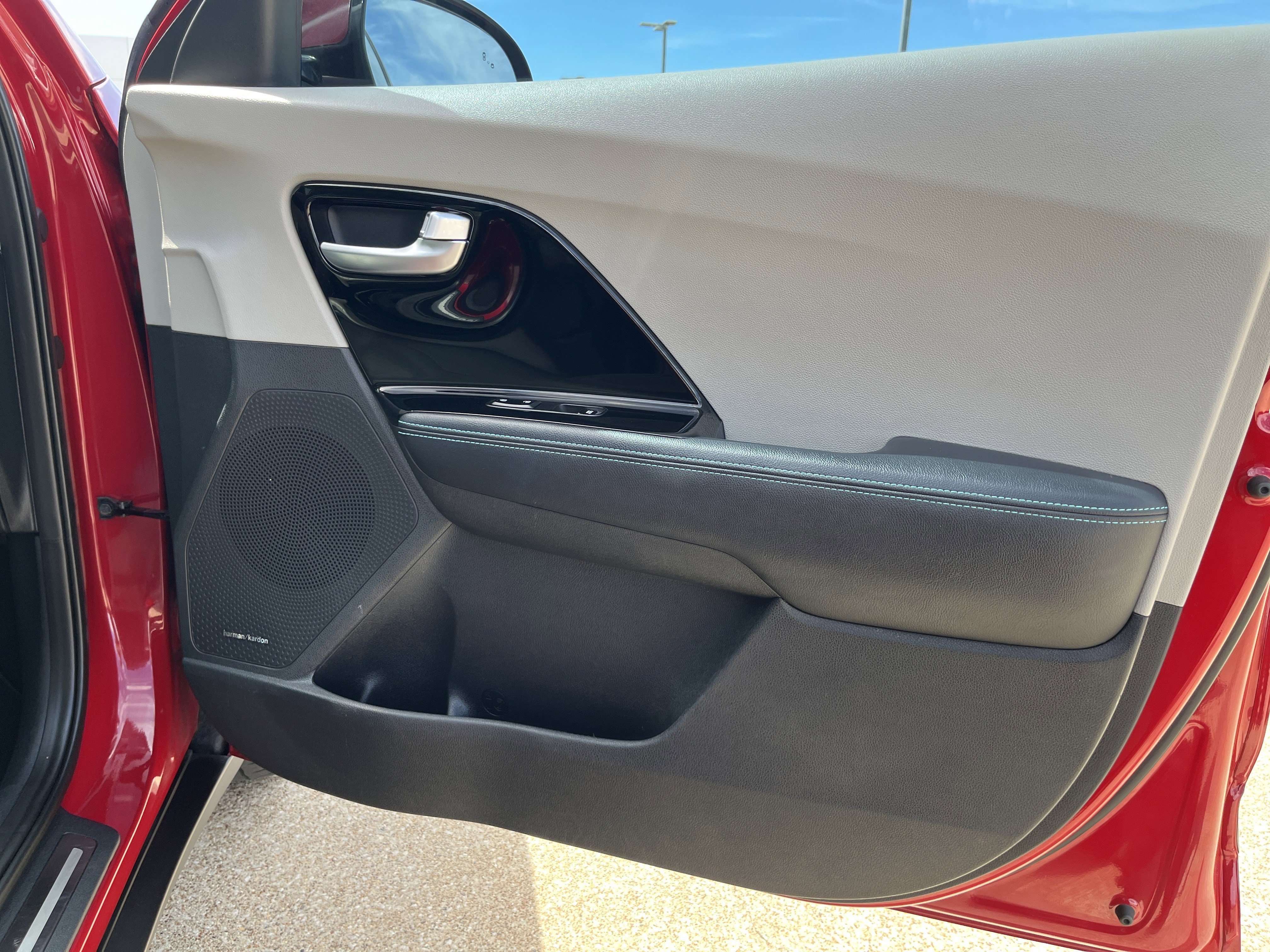 Used 2017 Kia Niro Touring w/ Advanced Technology Package image 25