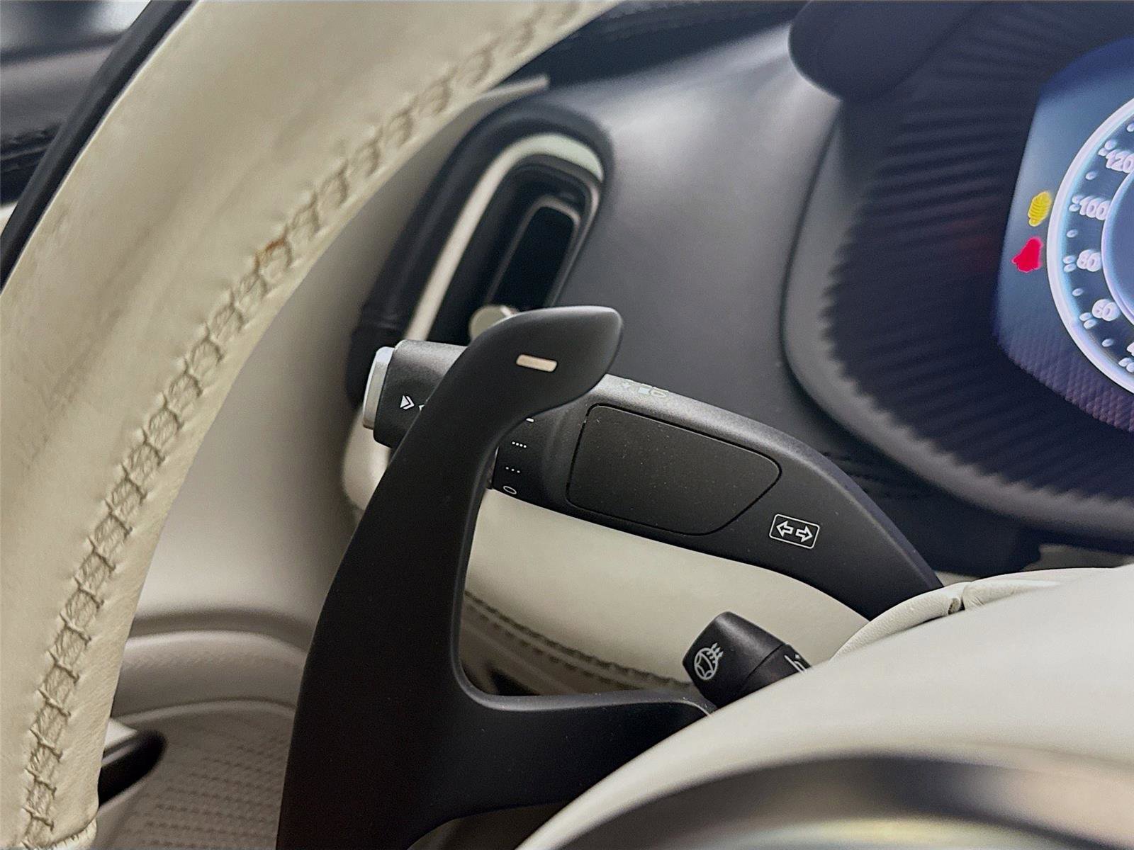 Used 2022 Aston Martin DBX image 19