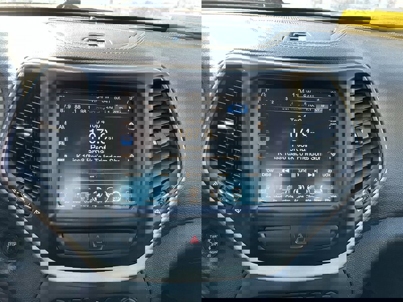 Used 2016 Jeep Cherokee Limited image 25