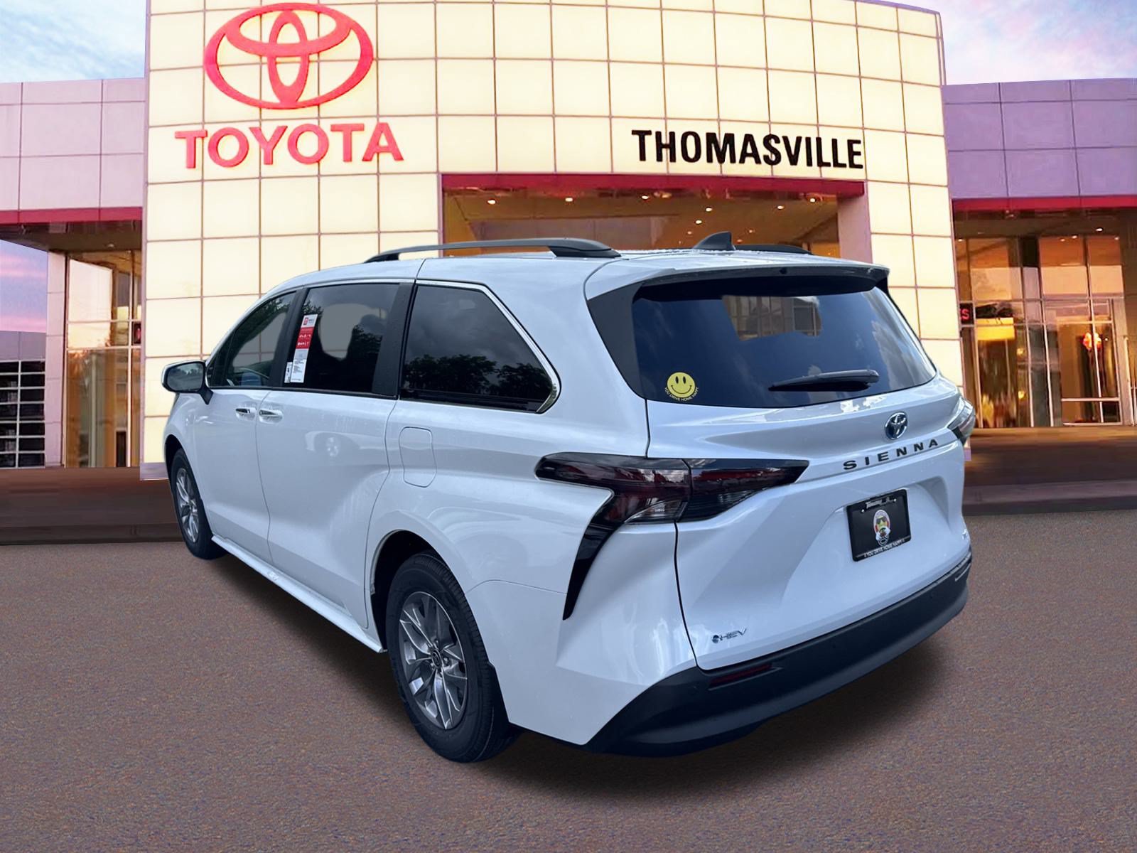 New 2025 Toyota Sienna XLE FWD image 7
