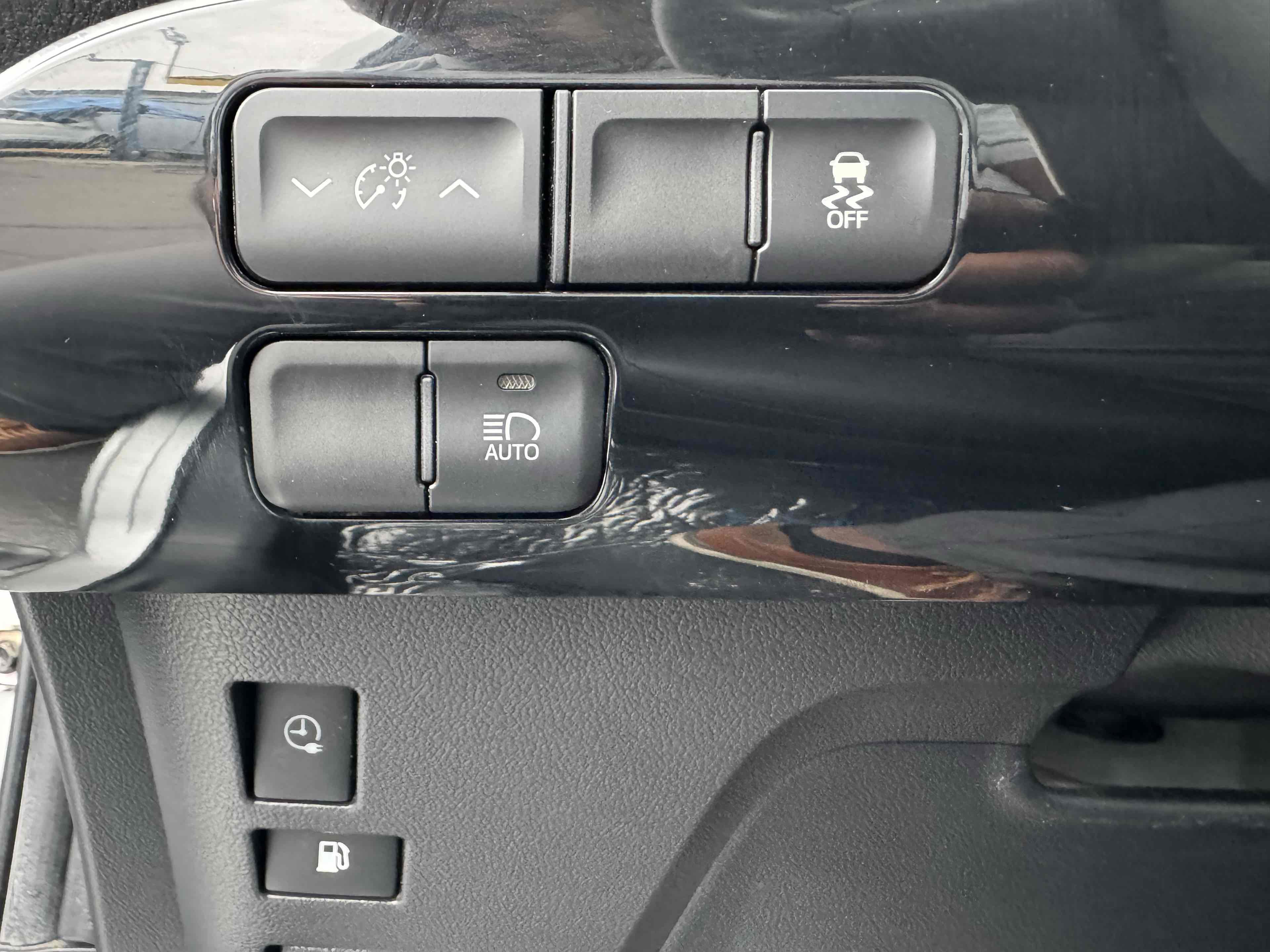 Used 2017 Toyota Prius Prime Premium w/ Carpet Mat Package image 31