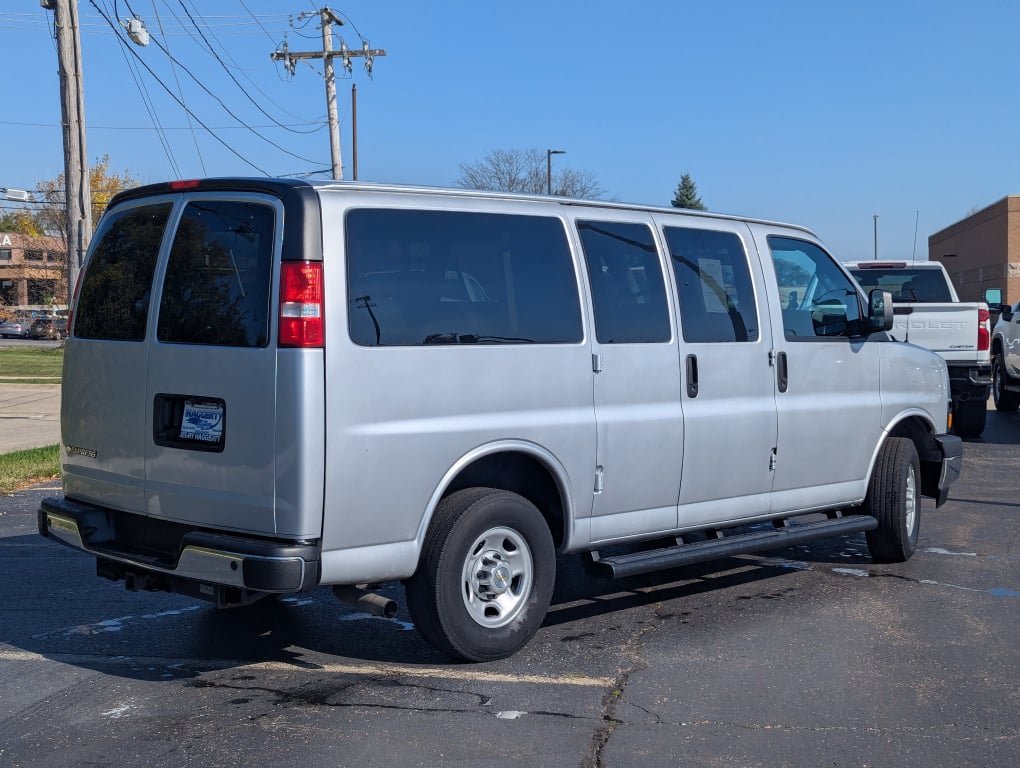 Used 2023 Chevrolet Express 3500 LS w/ Chrome Appearance Package RWD image 10