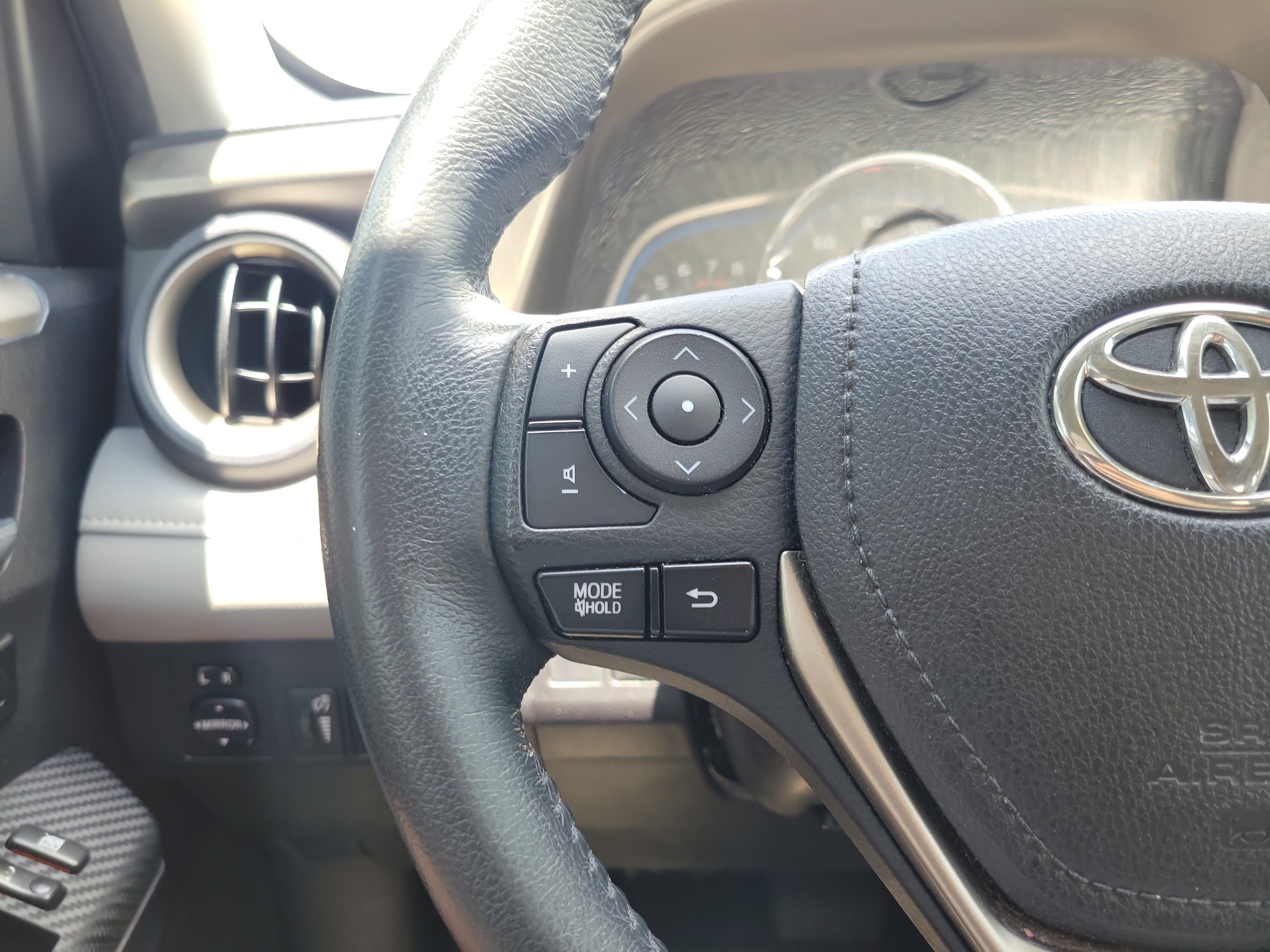Used 2015 Toyota RAV4 Limited w/ Technology Package FWD image 21