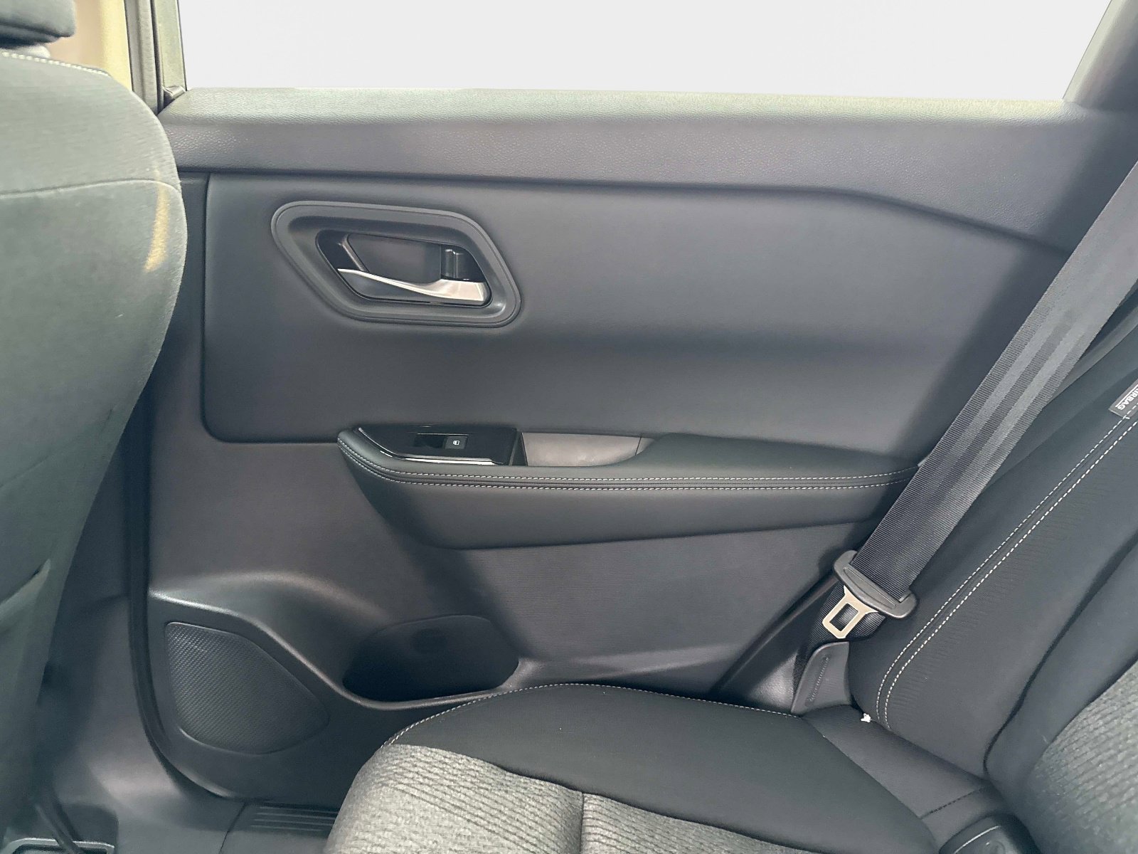 Used 2026 Nissan Rogue SV image 16