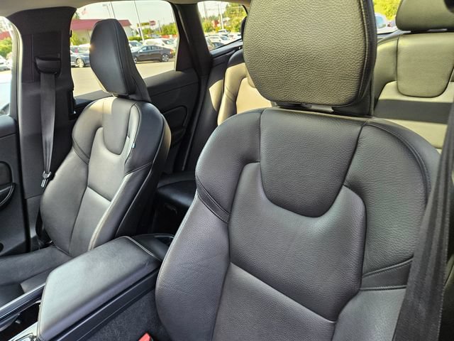 Used 2023 Volvo XC60 B5 Plus AWD/4WD image 18