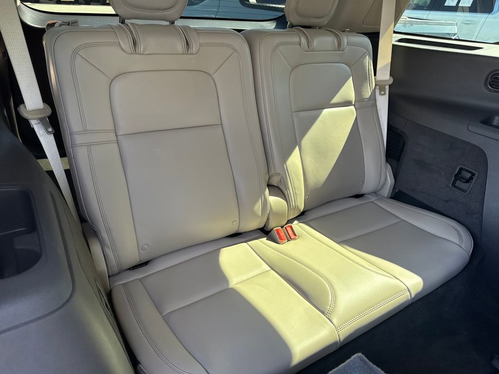Used 2024 Lincoln Aviator Reserve w/ Equipment Group 201A image 16