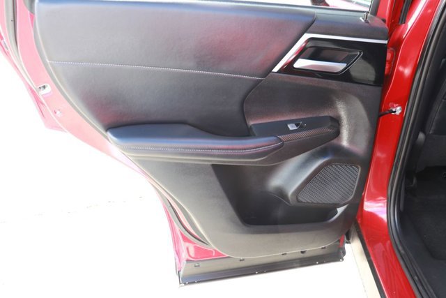 Used 2024 Mitsubishi Outlander 4WD Plug-In Hybrid image 13