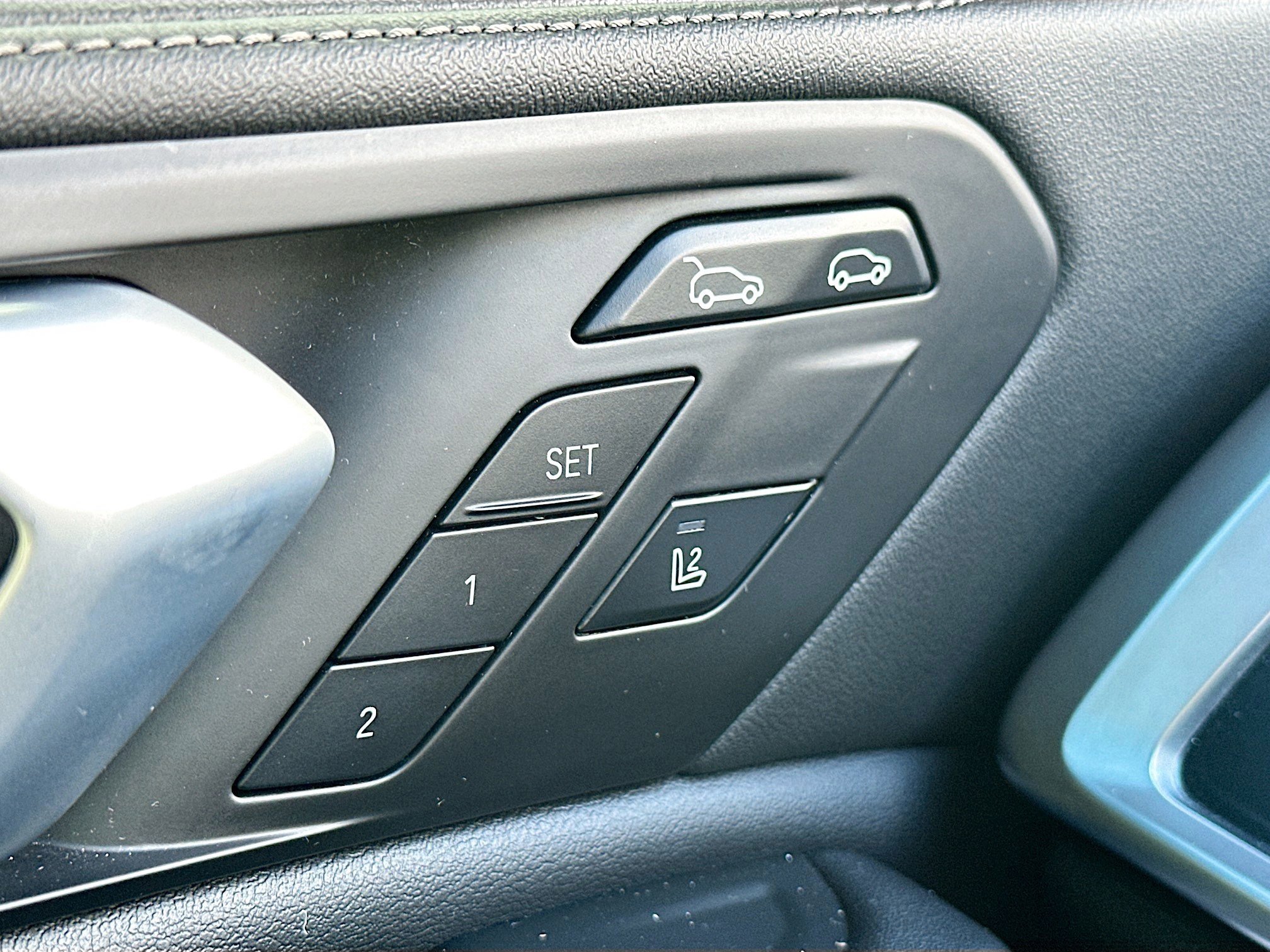 Used 2025 BMW X6 xDrive40i w/ Climate Comfort Package image 19