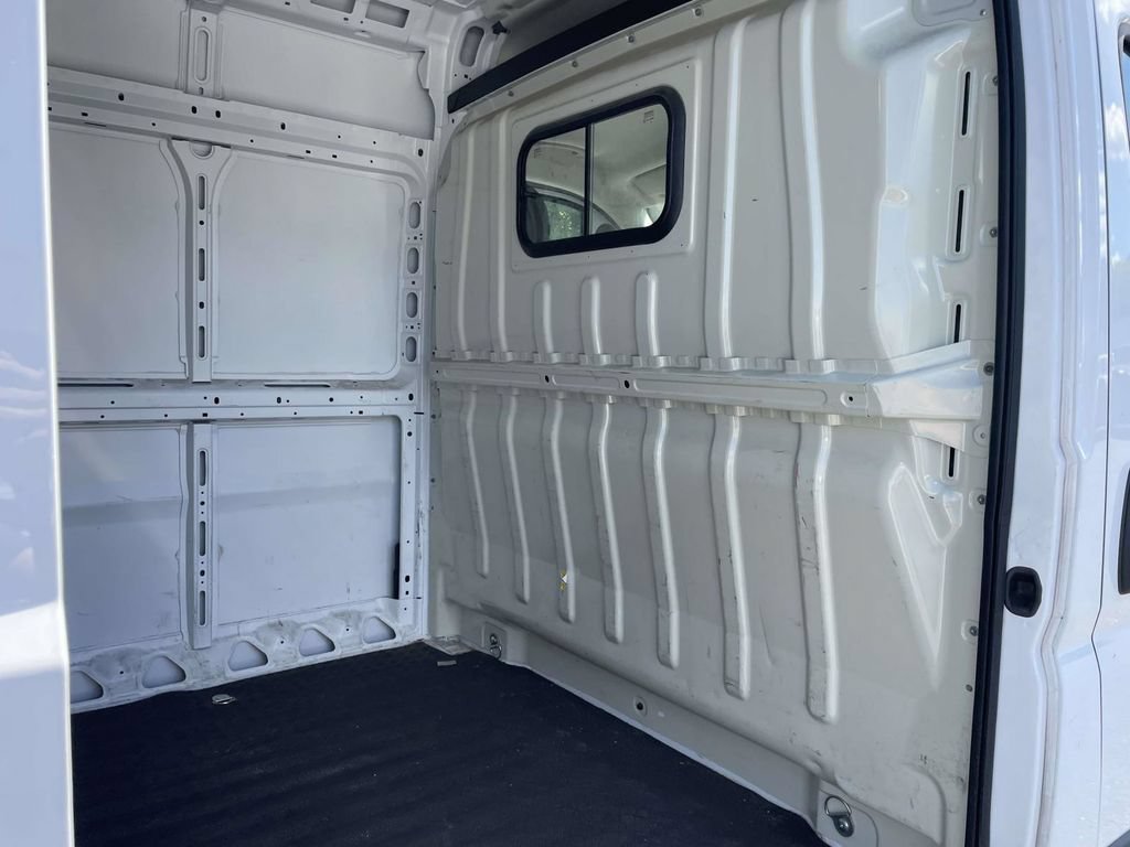 Used 2025 RAM ProMaster 2500 w/ Convenience Group FWD image 15