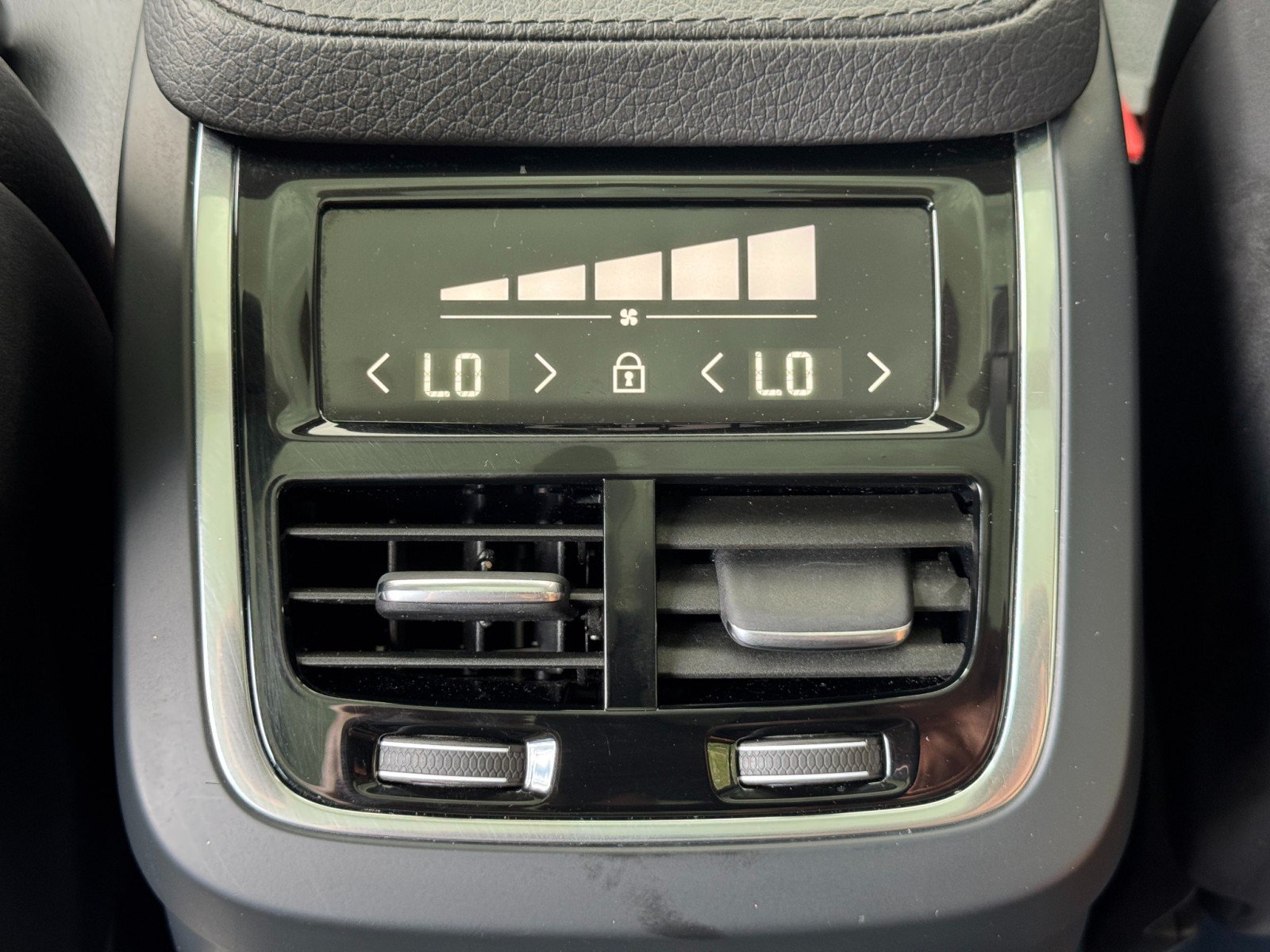Used 2021 Volvo XC90 T8 Inscription Expression w/ Protection Package Premier AWD/4WD image 35