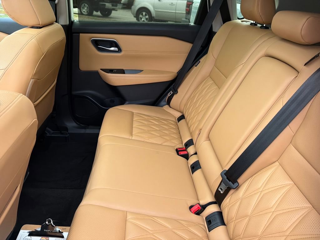 Used 2023 Nissan Rogue Platinum image 33